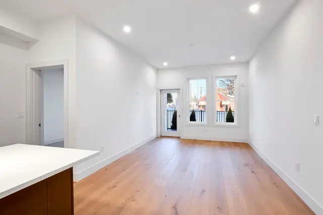 105 Sea Street #103