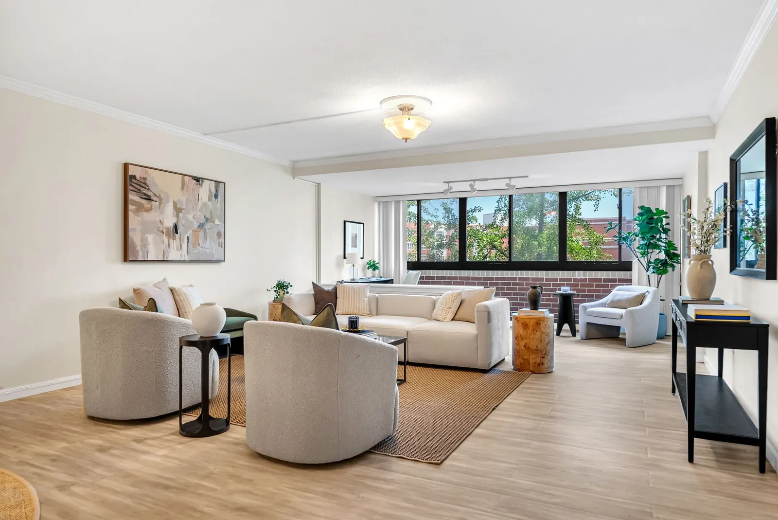 9 Hawthorne Pl #7H, Boston