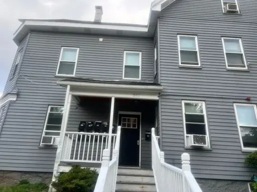 240 Crescent St #3