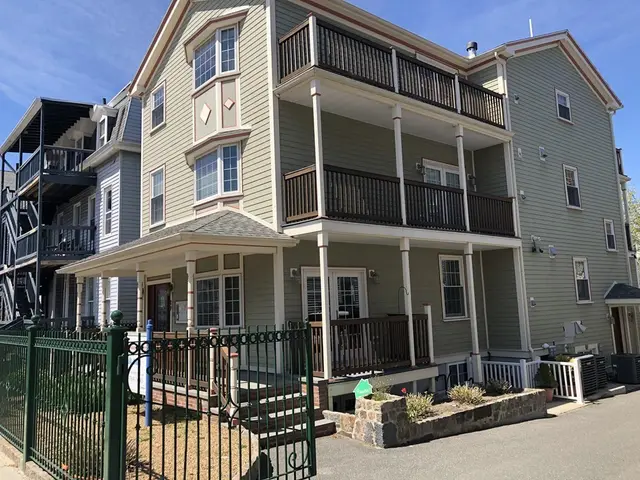 89 Pearl St #1