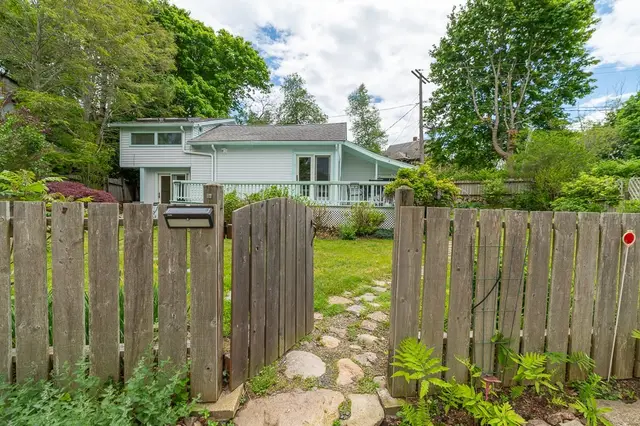 7 Lighthouse Way