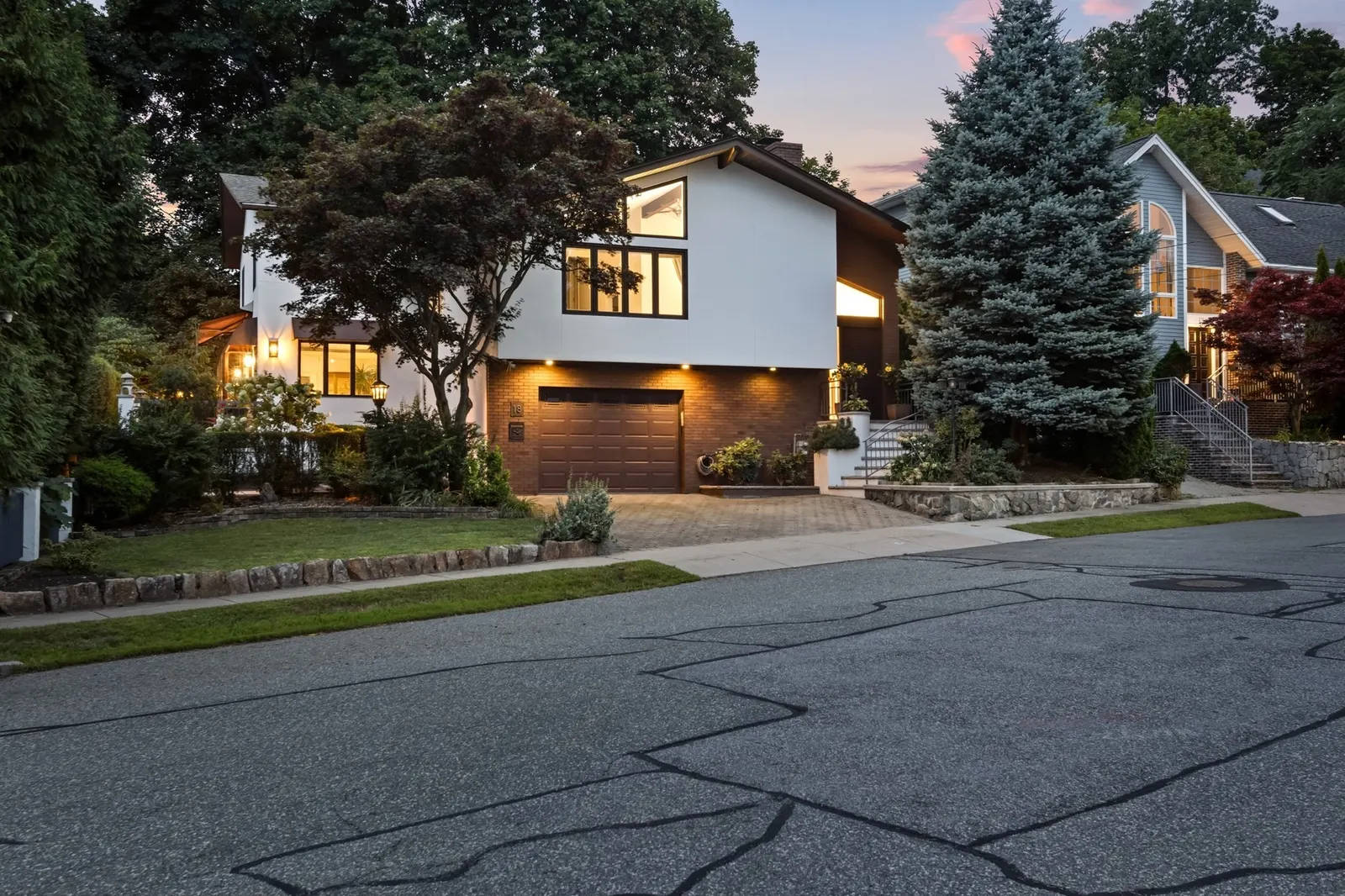 18 Roosevelt Rd, Medford