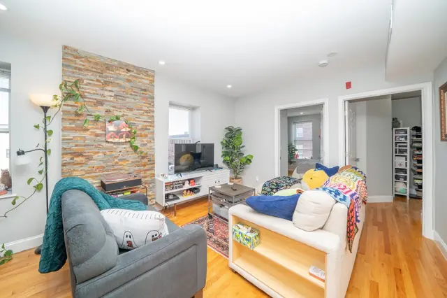 28 Chelsea St #3
