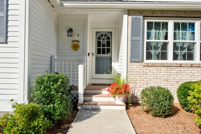 5 Pear Tree Ln #5