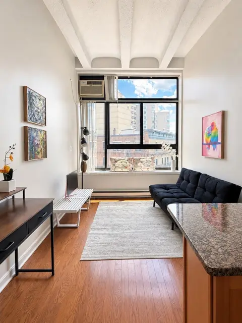 12 Stoneholm St #418