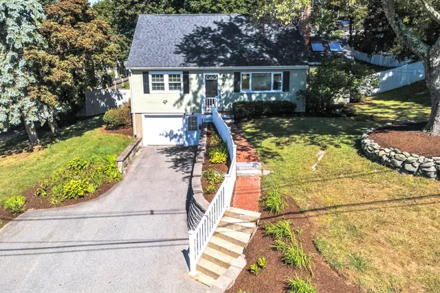 4 Stratton Rd