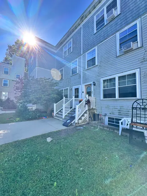32 Cobden St #2