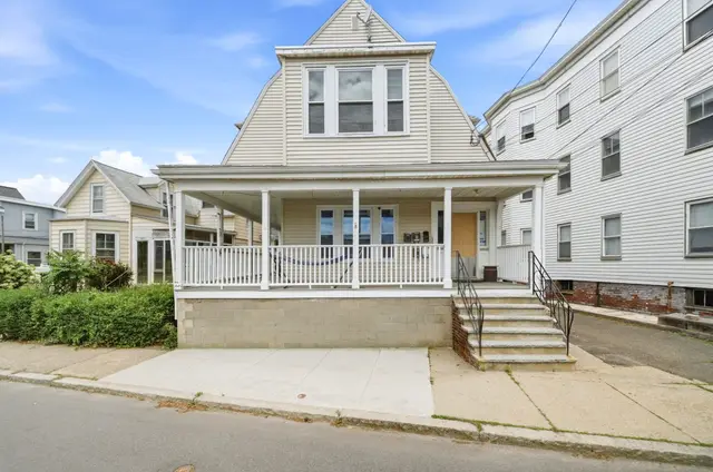 32 Irwin St