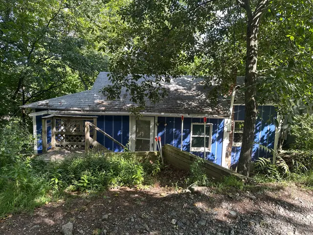 35 Hillcrest St.