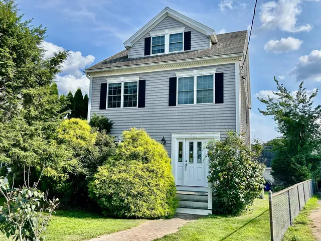 35 Hiawatha Avenue