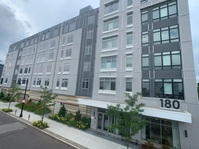 180 Telford St #213