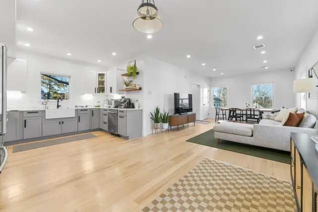 17 Akron St #2