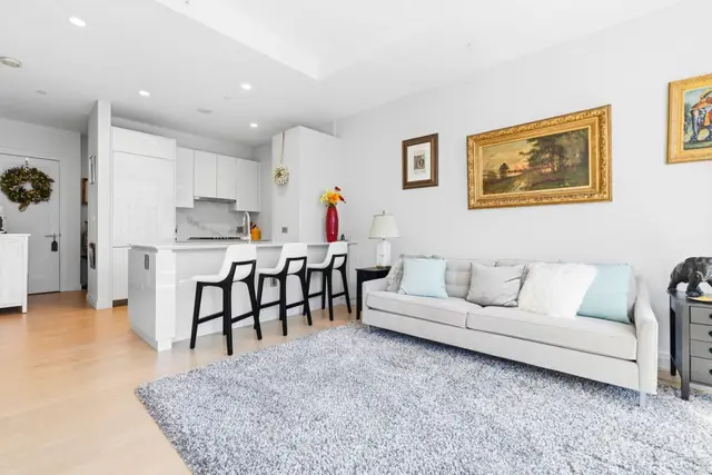 133 Seaport Blvd #1805