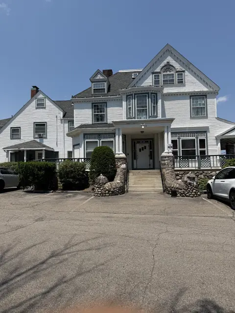 490 N Main St