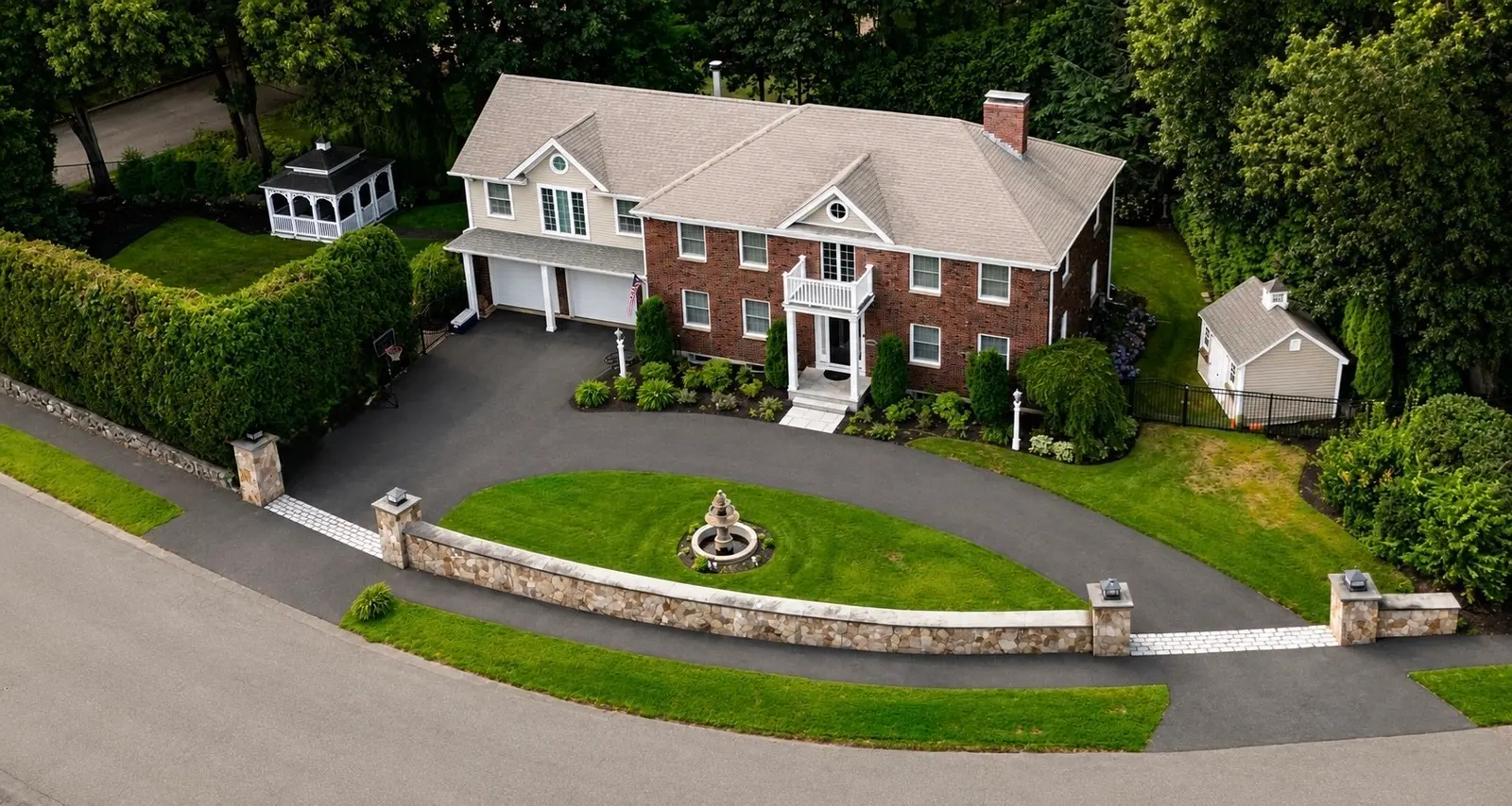 10 Juniper Hill Road, Waltham