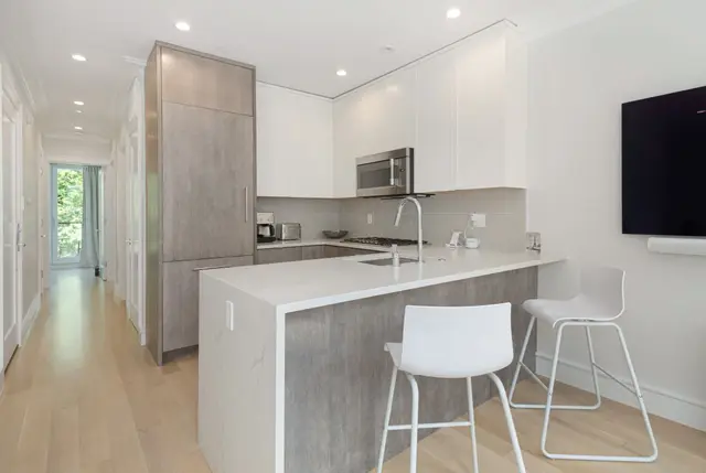 53 Rutland Sq #2