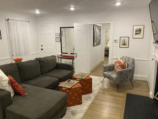 61 Front St #1