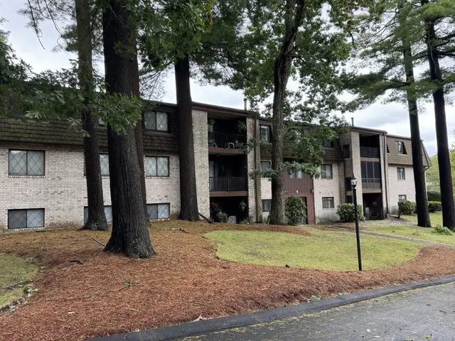 4 Greenbriar Drive #102