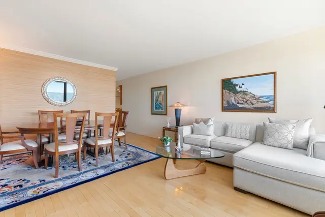 65 E India Row #26G