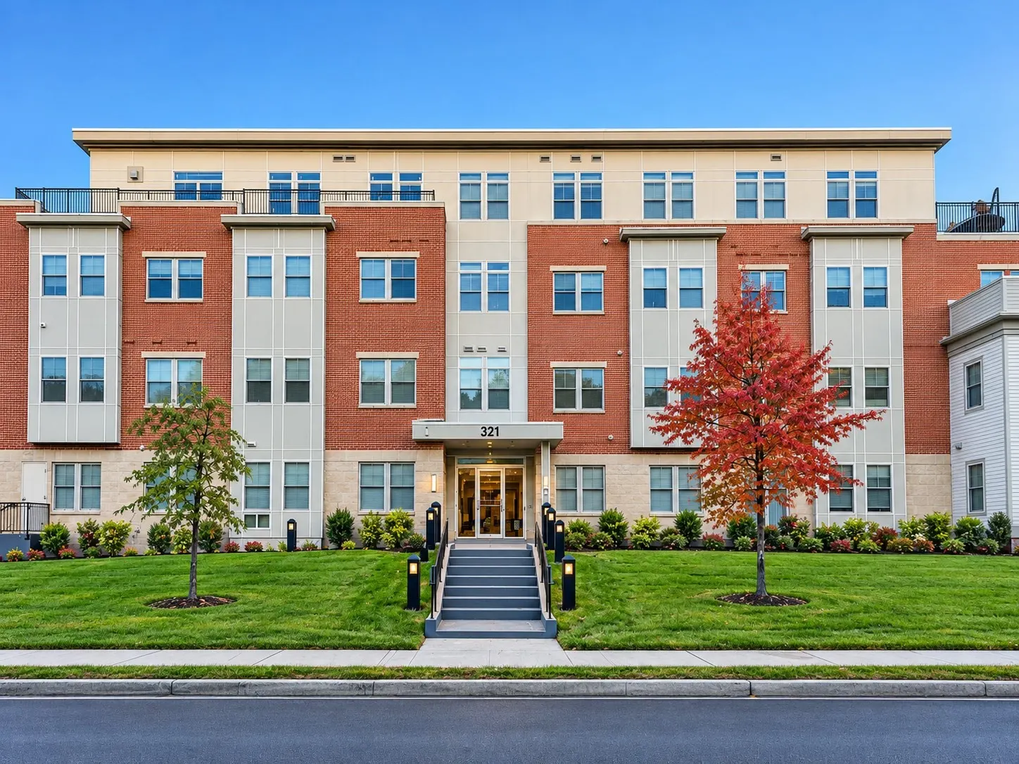 321 Hammond Pond Pkwy #103, Brookline