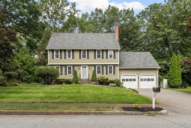 4 Apple Tree Ln