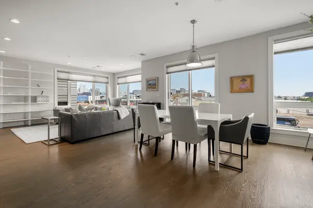 407 W First St #302