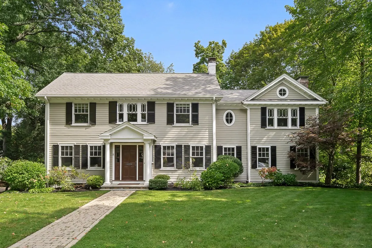 8 Tennyson Rd, Wellesley