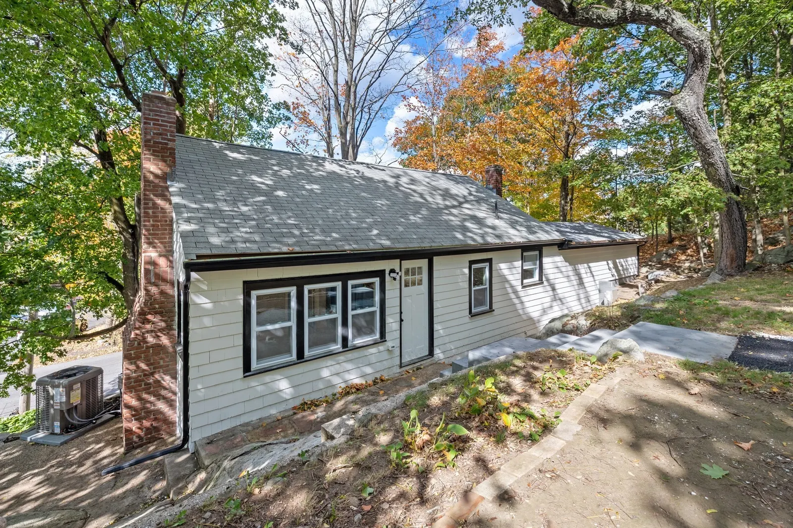 9 Walden Pond Ave, Saugus