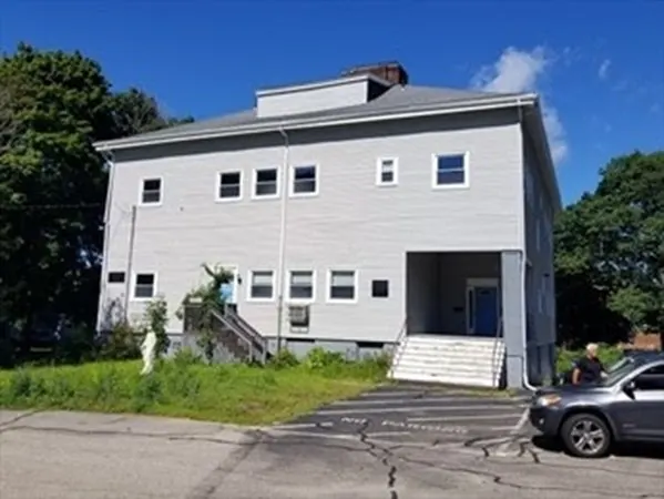 2 Park Ave, Stoughton