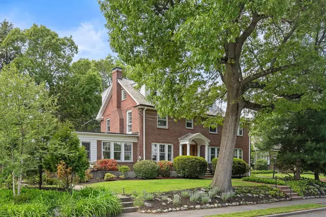 15 Agawam Rd