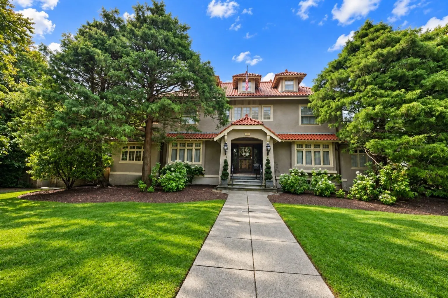 131 Fair Oaks Park, Needham