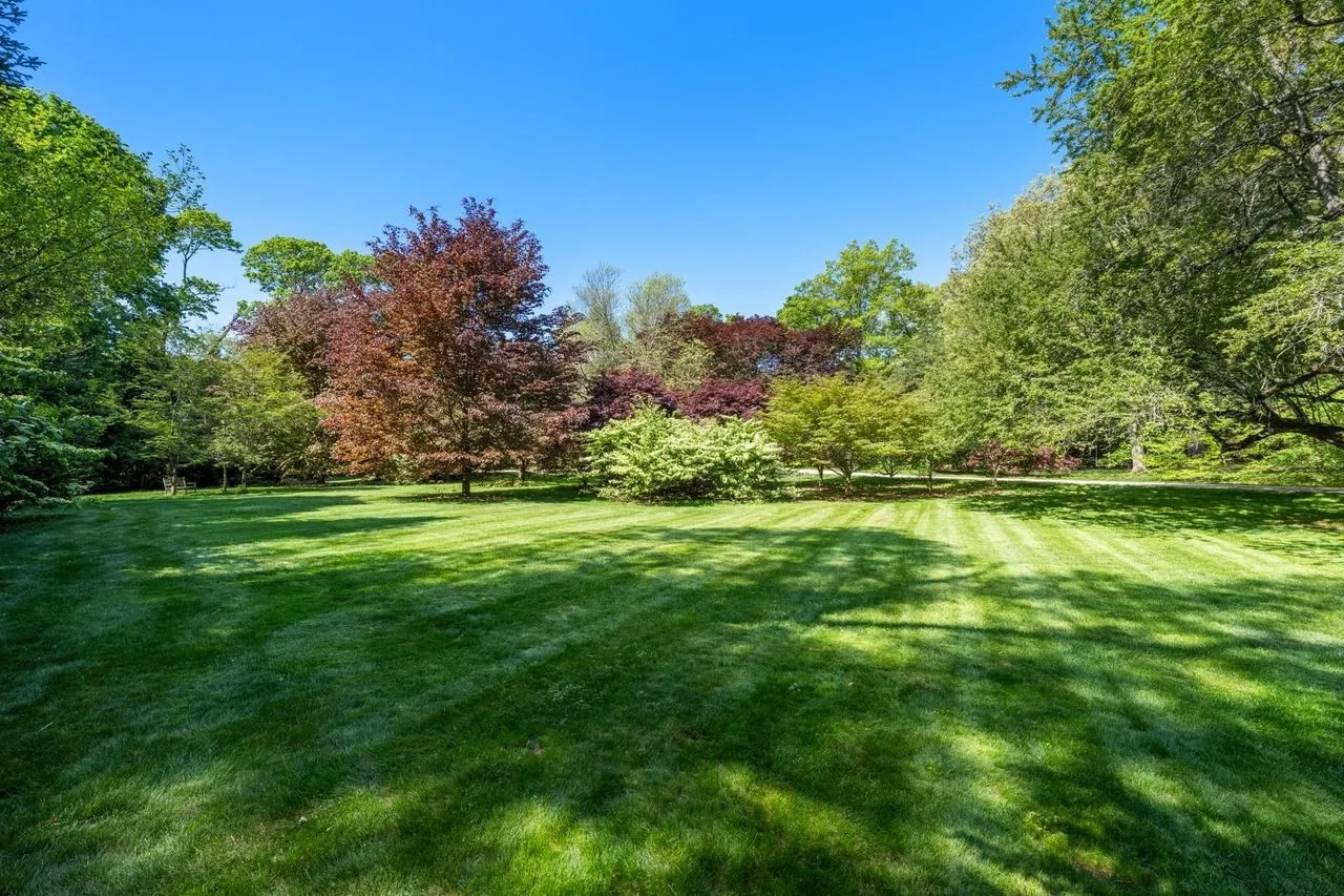 475 Glen Rd, Weston