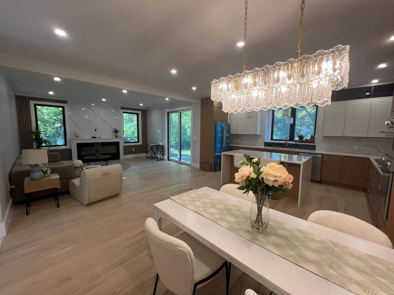 53 Oak, Newton