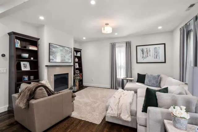 59 Mozart St #2