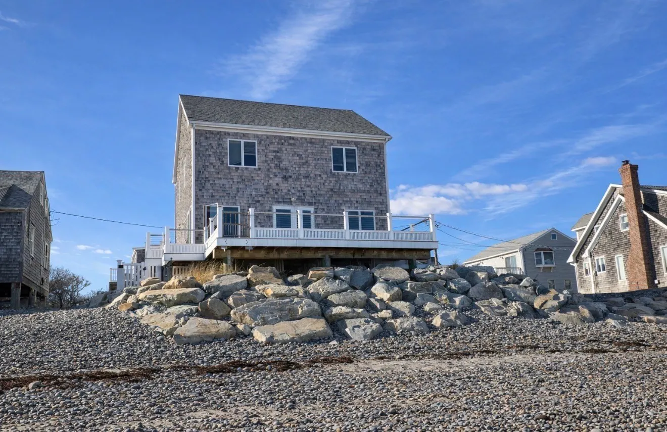 1 East St., Marshfield