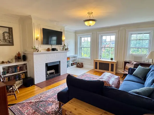 250 Commonwealth Ave. #17