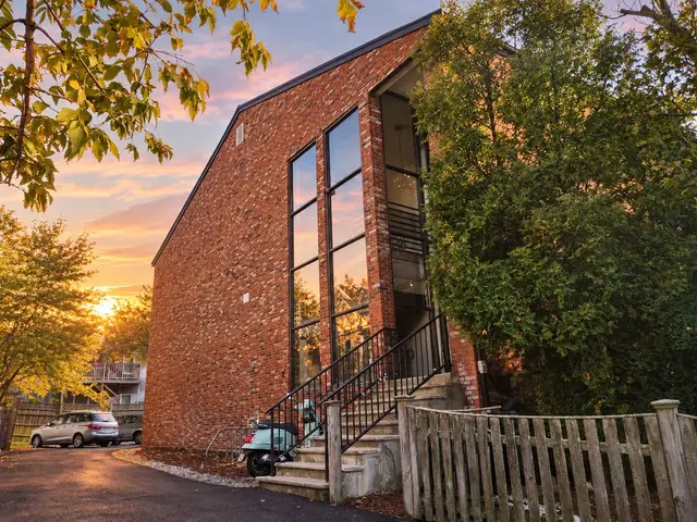 10 Roberts St #22