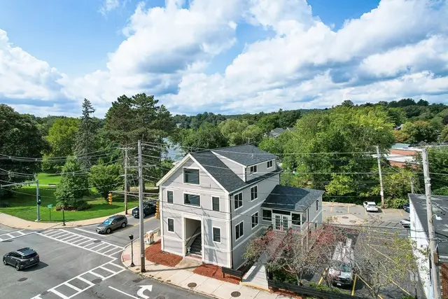 724 Main St