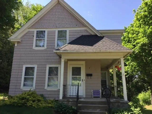 9 East Walnut St