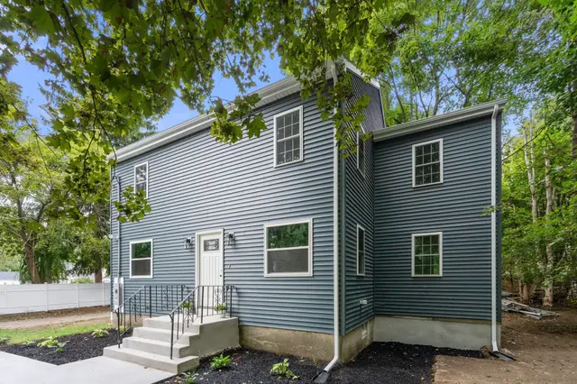 122 York St