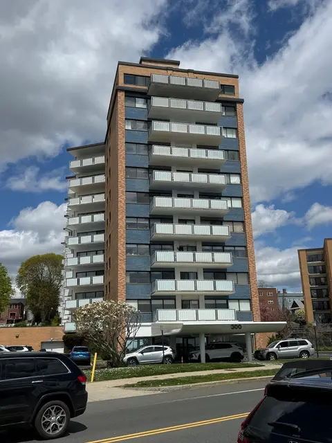 300 Lynn Shore Drive #207