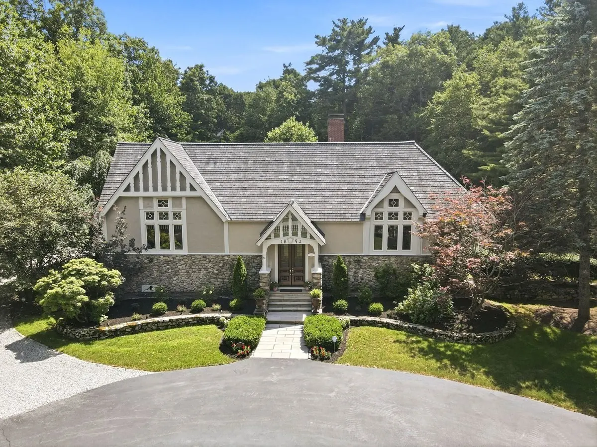 701 Country Way, Scituate