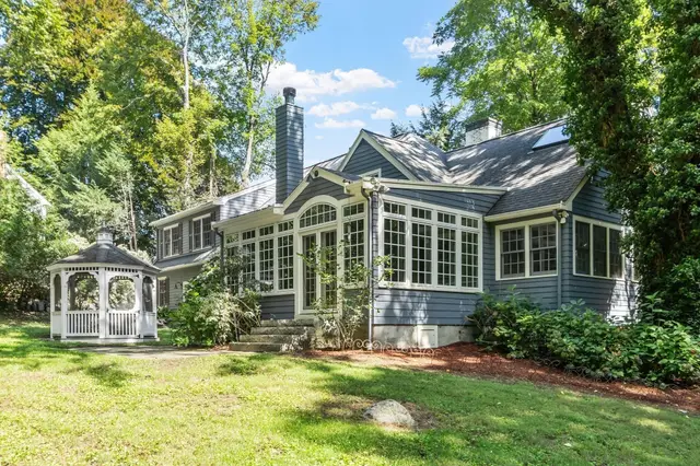 5 Tavern Ln