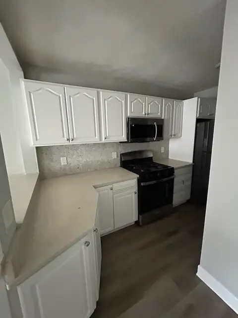 137 Chelsea St #2R