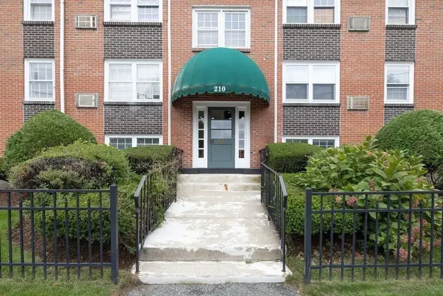 210 Hillside Ave #32