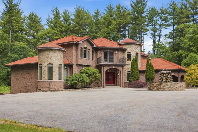 8 Janice Ave