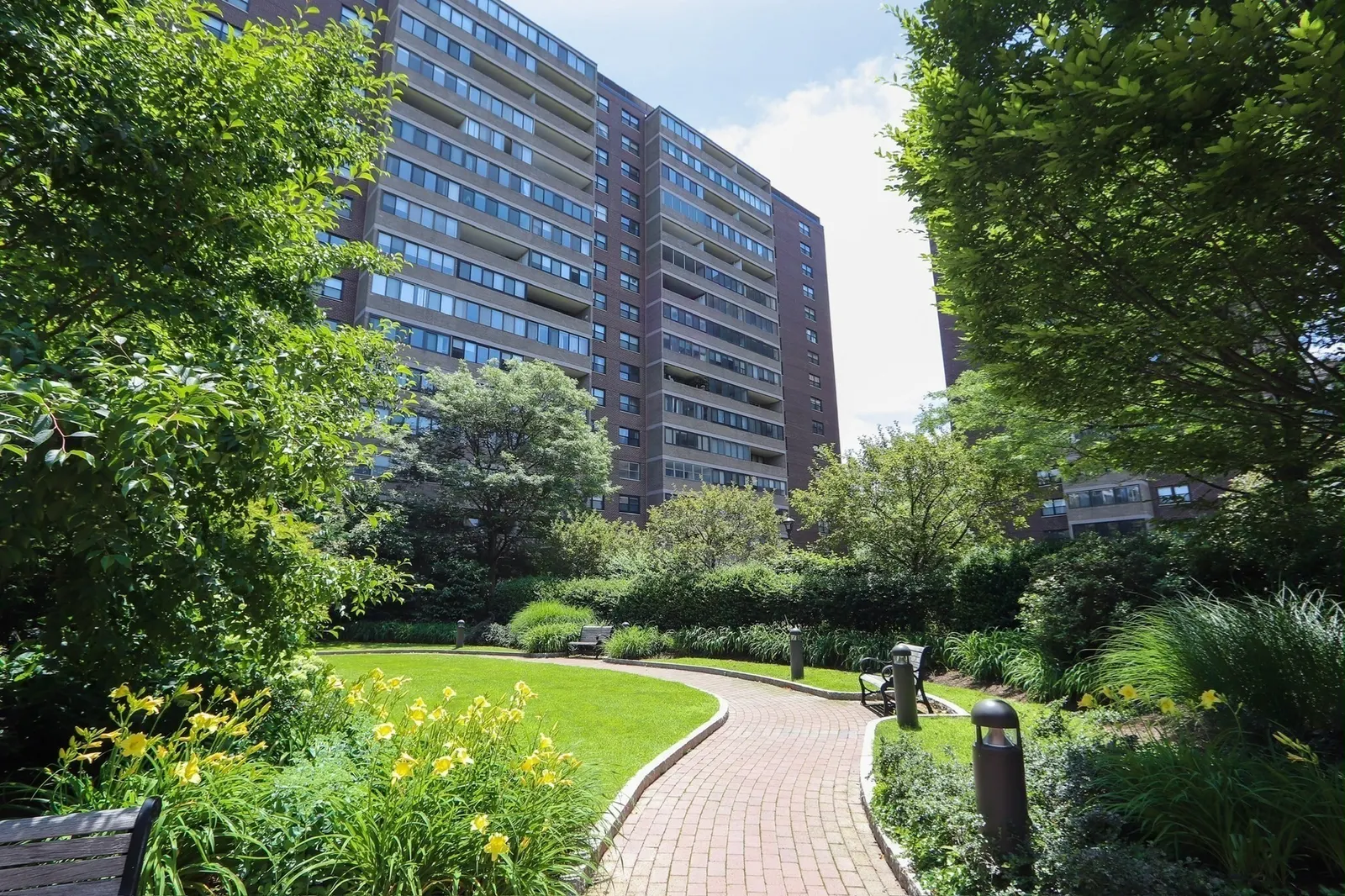 9 Hawthorne Pl #2C, Boston
