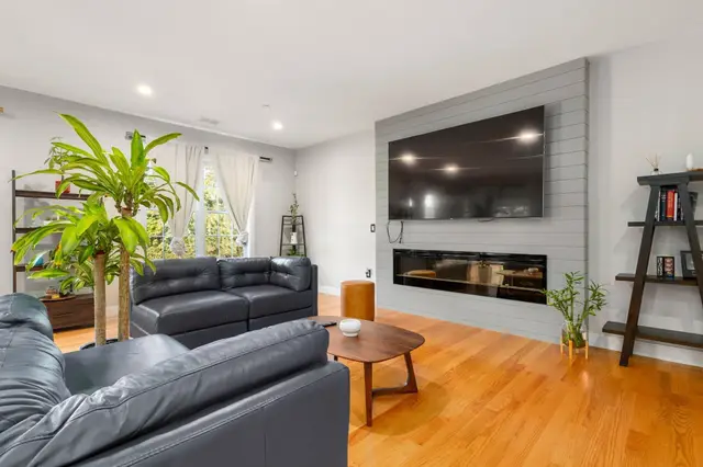 178 Robertson St #2