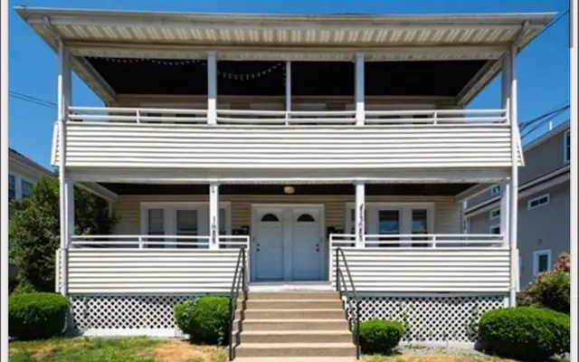 1085 Main St #1