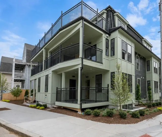 12-B Corinthian Rd #B